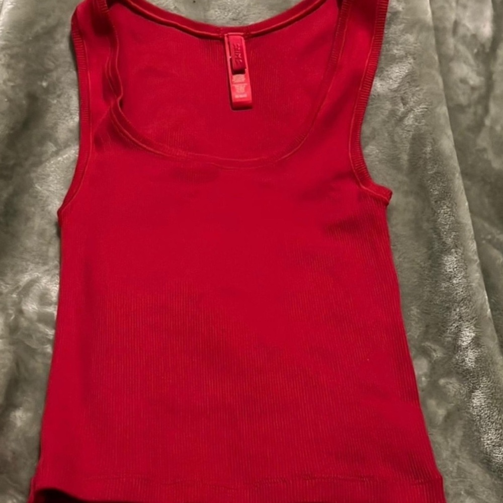 Red skims tank
worn once!